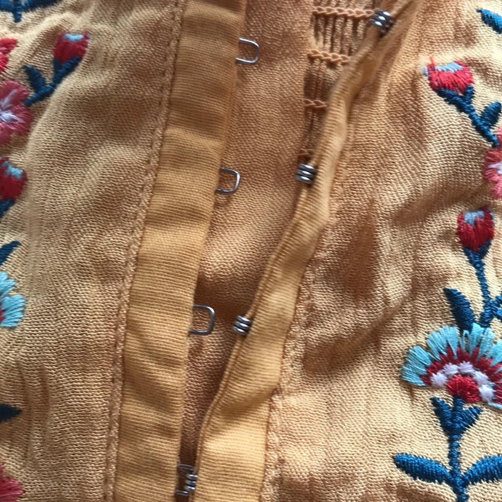 SOLD ✨ F21 Sunny Floral Embroidered Corset Hook D… - Picture 5 of 13